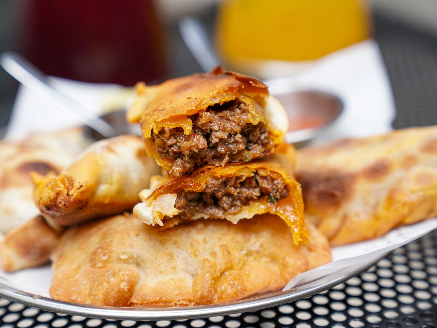 Una empanada porteña con métodos de alta gastronomía: el experimento de Mendoza al 1400
