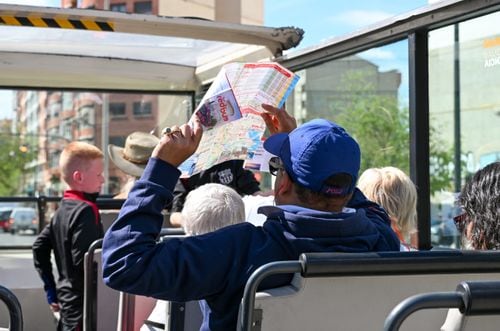 Neuquén ofrece un servicio de transporte turístico gratuito que recorre la ciudad sin costo para el pasajero