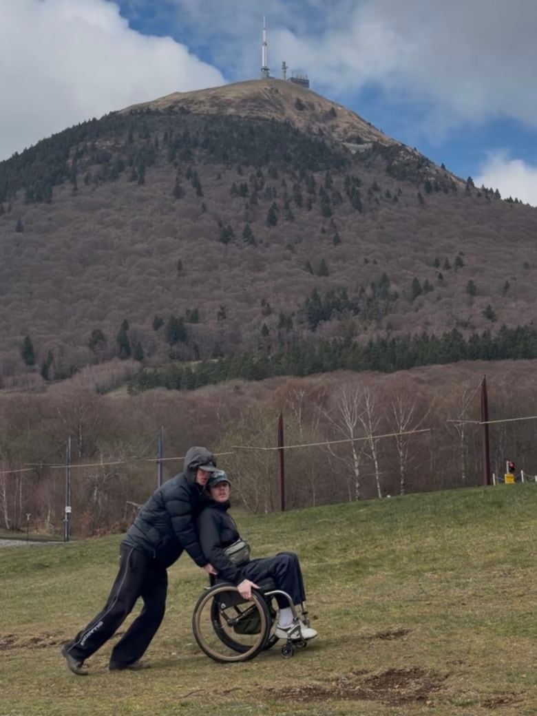 La vuelta al mundo en silla de ruedas: dos amigos, cuatro continentes y un lema que se viraliza