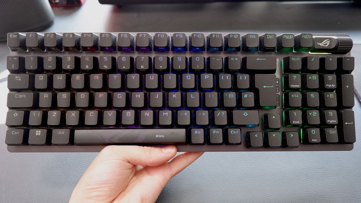 Logitech metió todo en una sola caja y ahora el gamer argentino no sabe si jugar o mandar currículum