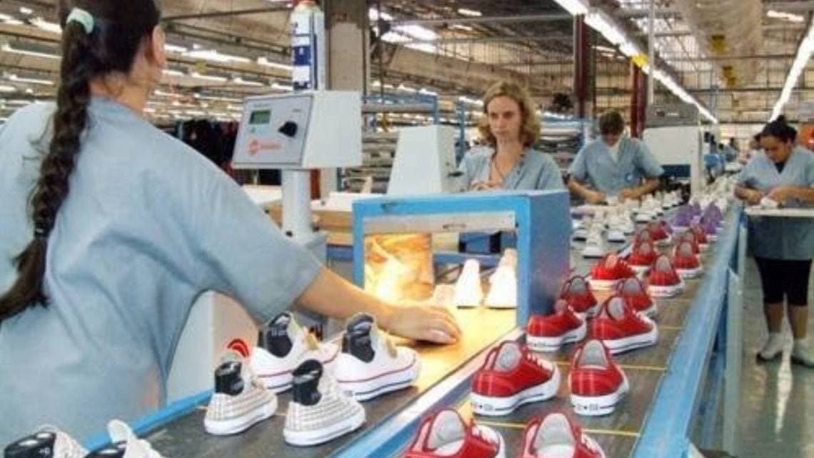 Coopershoes bajó la persiana en Las Flores y la fábrica de Converse quedó sin operarios