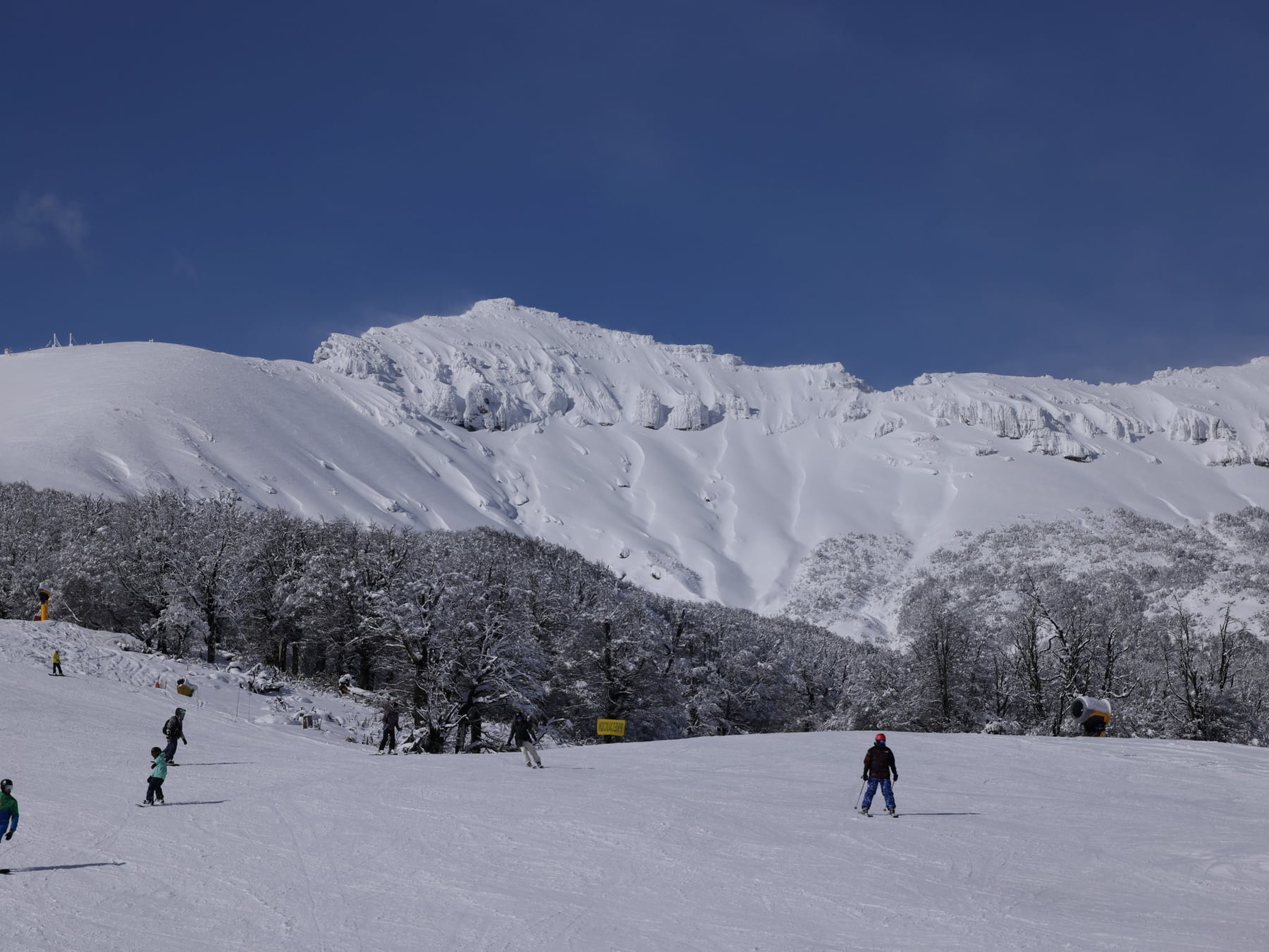 Nieve hasta octubre: cómo sacar el mejor provecho de la temporada baja en los cerros argentinos
