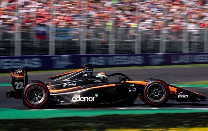 Varrone rascó un punto en Monza y se anota en el Top 10 de una Feature Race que terminó en llamas
