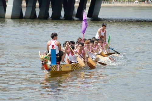 Llegan al Limay las carreras de dragon boat: se buscan diez valientes y un guía
