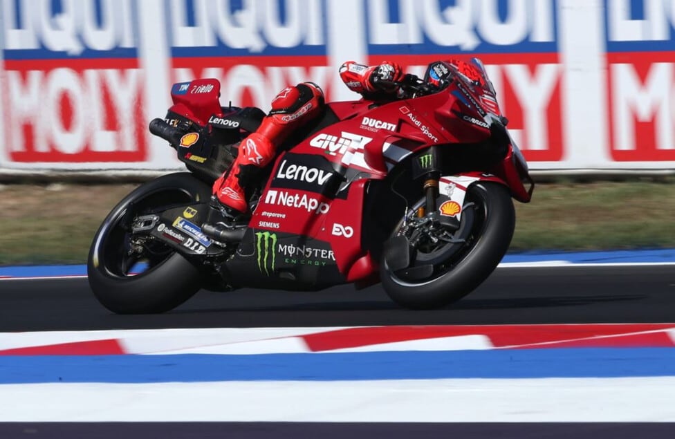 Márquez encendió Misano con un tiempo que nadie pudo toser y Martín quedó mirando de lejos