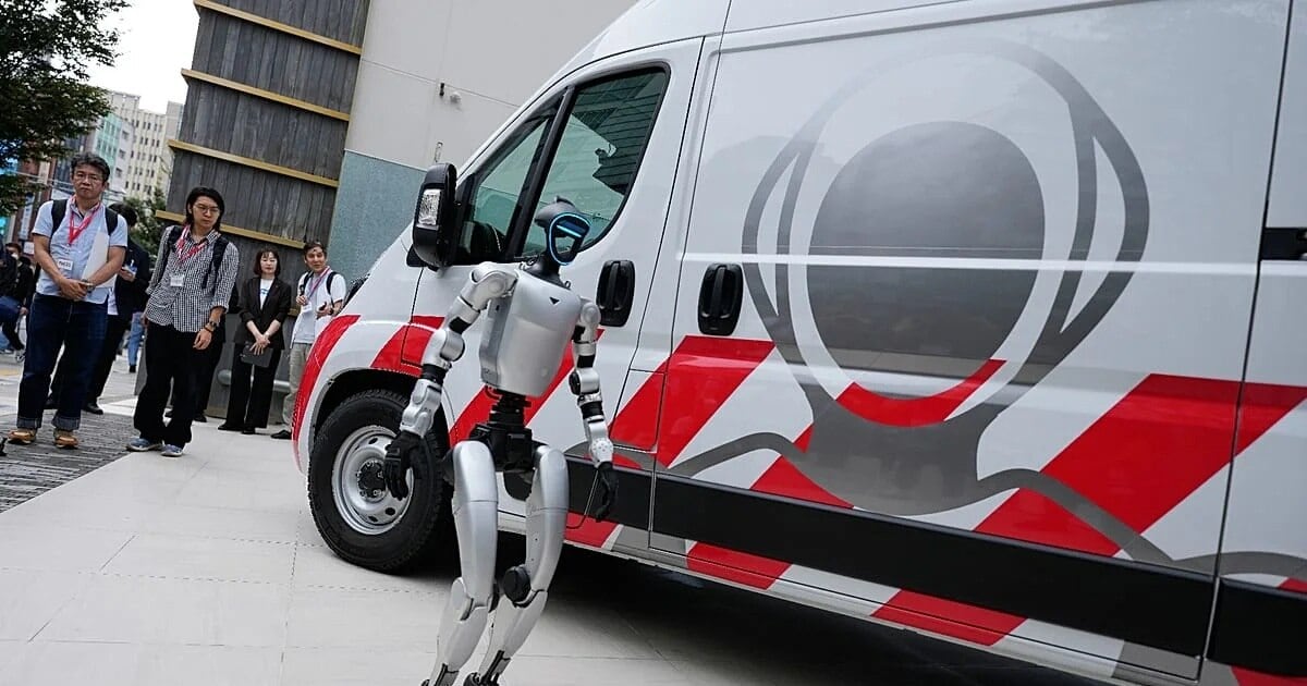 GMO Air lleva al robot roto la solución: una ambulancia con humanoide de repuesto a bordo