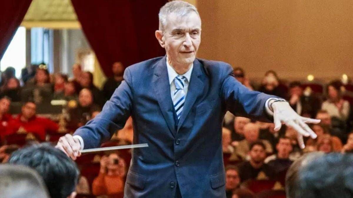 Una orquesta, un periodista y una clase abierta en pleno centro de Neuquén
