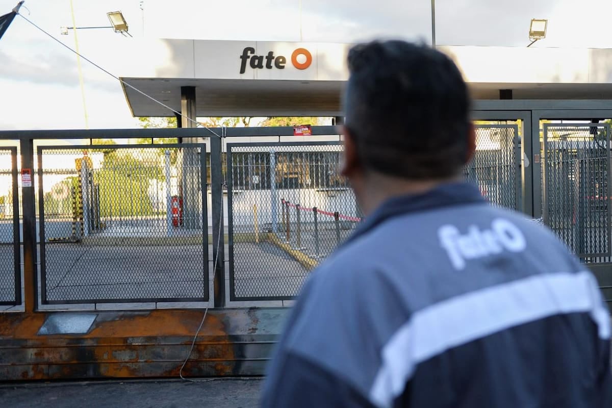 El empleo formal perdió más de 434.000 puestos y el padrón de empresas volvió a caer en junio