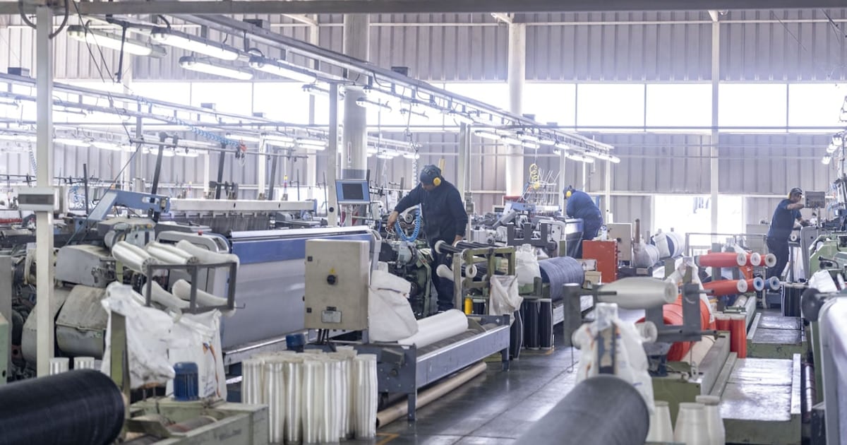 La industria pyme acumula dos años de pérdida de empleo registrado y busca sostenerse con servicios de reparación y mantenimiento
