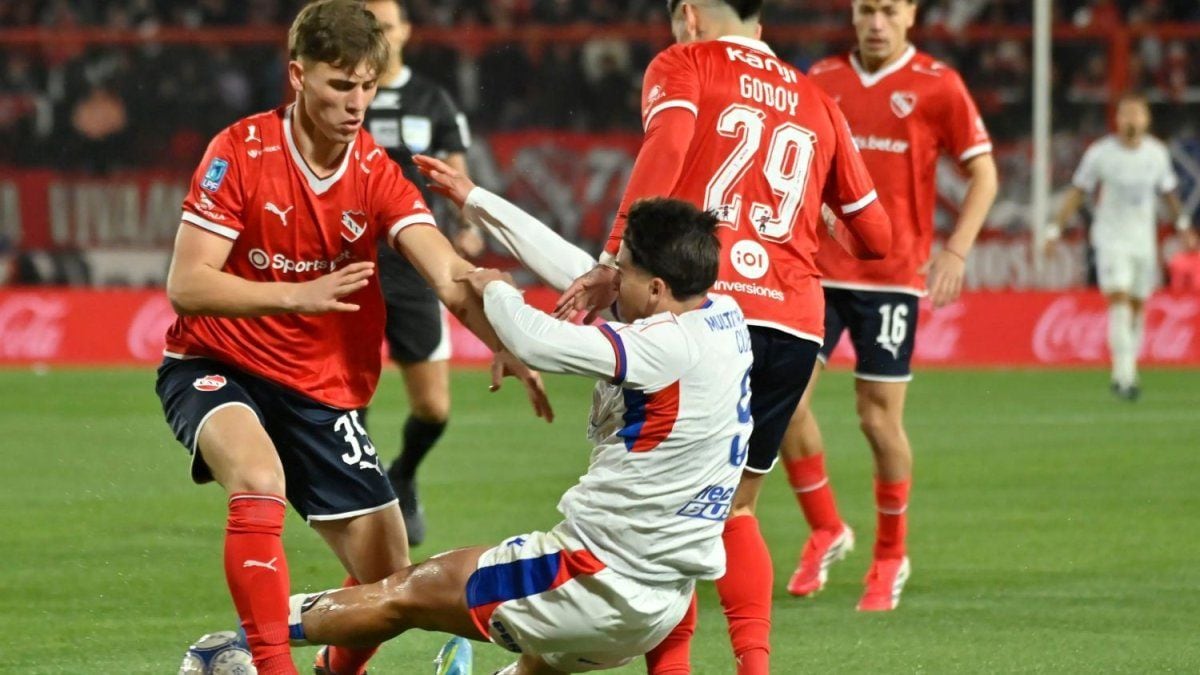 El Rojo y el Ciclón se sacaron chispas en el Libertadores de América y repartieron puntos