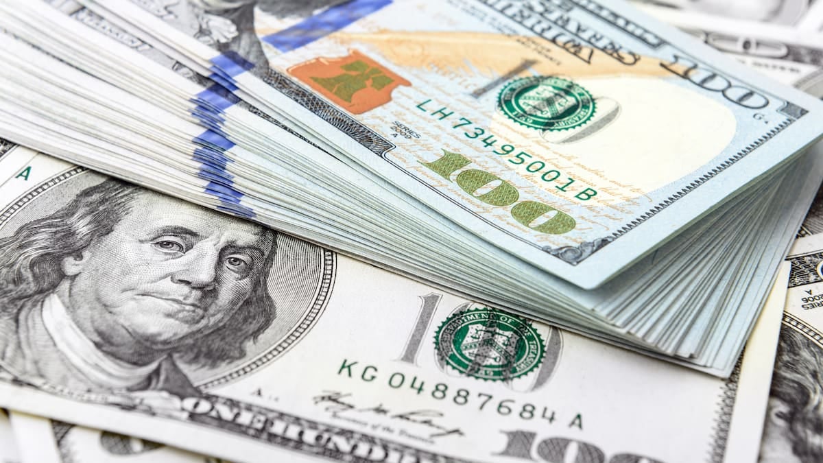 El peso arrancó la semana sin movimientos y la inflación de agosto le puso números finos al bolsillo