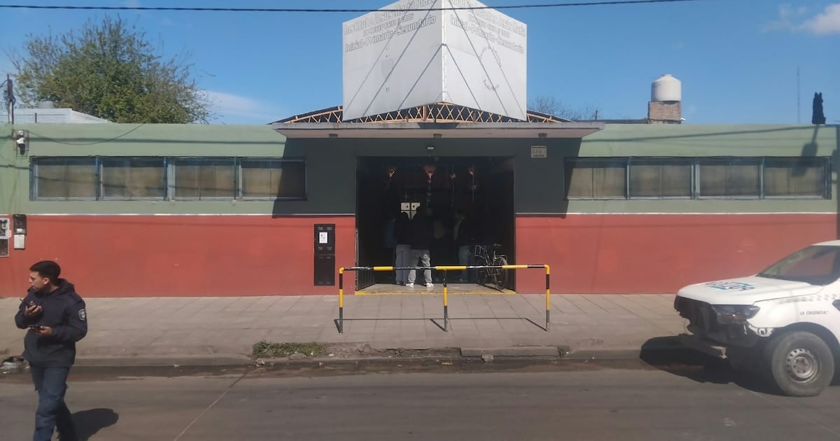 Un revólver calibre .32 apareció en la mochila de un alumno de 15 años en una escuela de Villa Dorrego