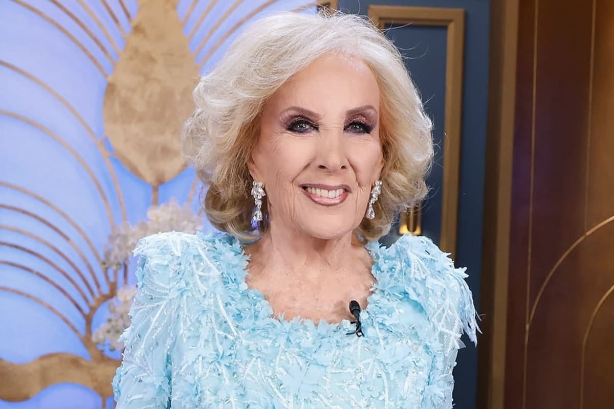 Juana Viale sigue reemplazando a Mirtha y, esta vez, ni la abuela tiene apuro