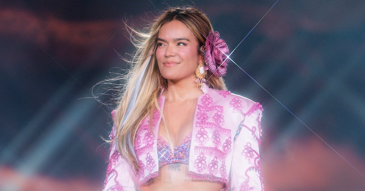 Karol G hizo estallar el MetLife con dos horas de Tropitour, mariachis y la premier de BbY Wow
