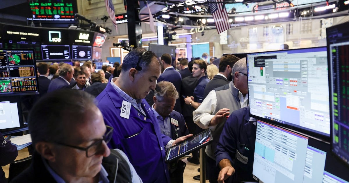 Jornada cambiaria con suba leve del blue y del mayorista, mientras el Banco Nación volvió a quedar congelado en 1.535 pesos