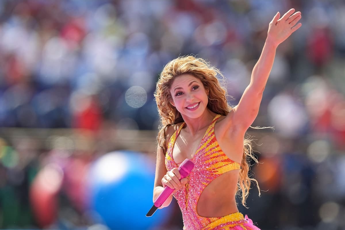 Diez anos atras Shakira inauguraba el colegio que hizo en silencio y que todavia sostiene a mil pibes en Cartagena