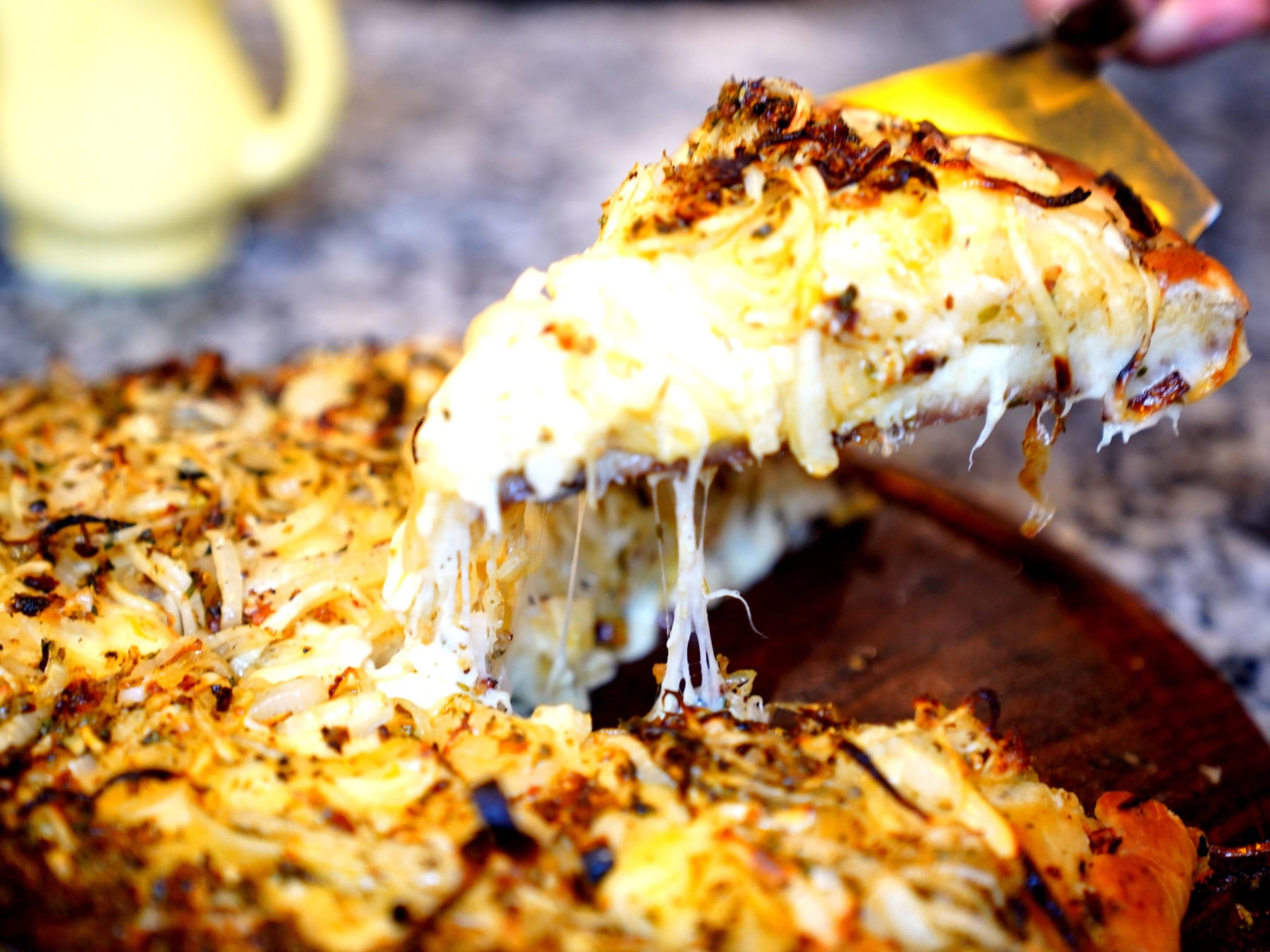 Pizza al corte en seis barrios de Buenos Aires: dónde conseguir la porción más barata y qué sabores se consiguen por el mismo precio