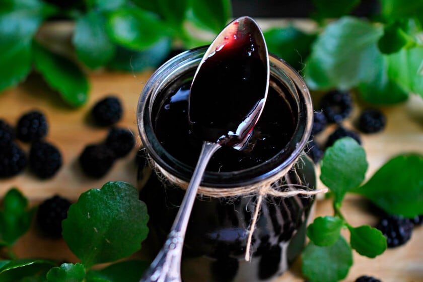 Mermelada de moras silvestres: una receta casera con manzana y limón para sumar a la mesa de todos los días
