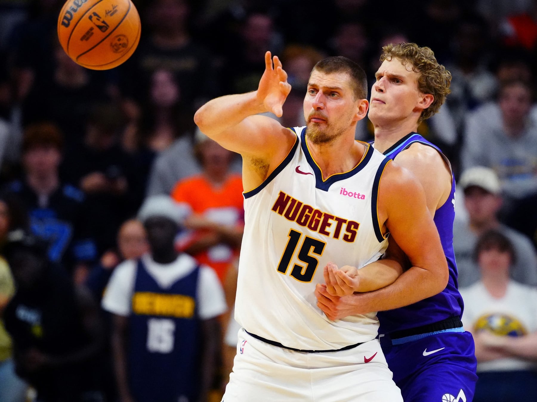 El debut de Denver se topó con un Jazz encendido: Jokic avisó con una joyita