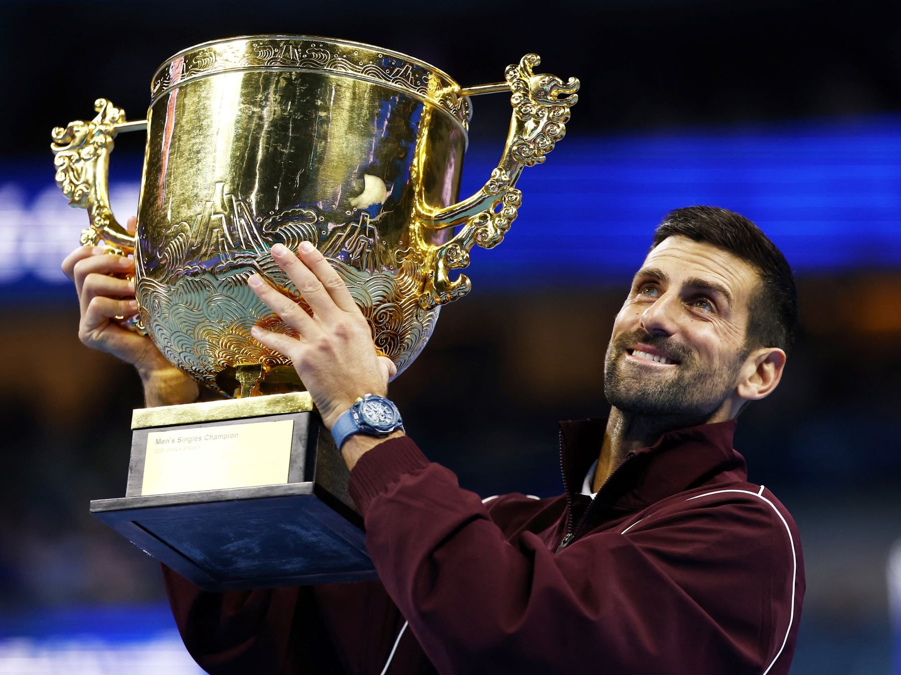 Djokovic ganó en Pekín, estiró su invicto histórico y quedó a un paso de igualar a Federer