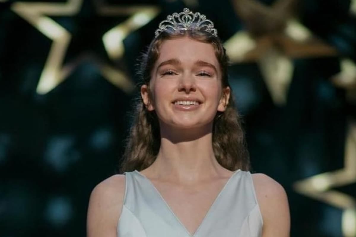 Carrie vuelve a clase, pero esta vez el bully también la espera en el celular