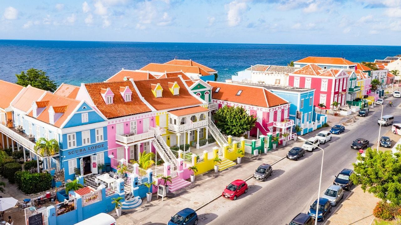 Curazao, una isla del Caribe sur con calas, cuevas y oficios para cuatro horas en todoterreno