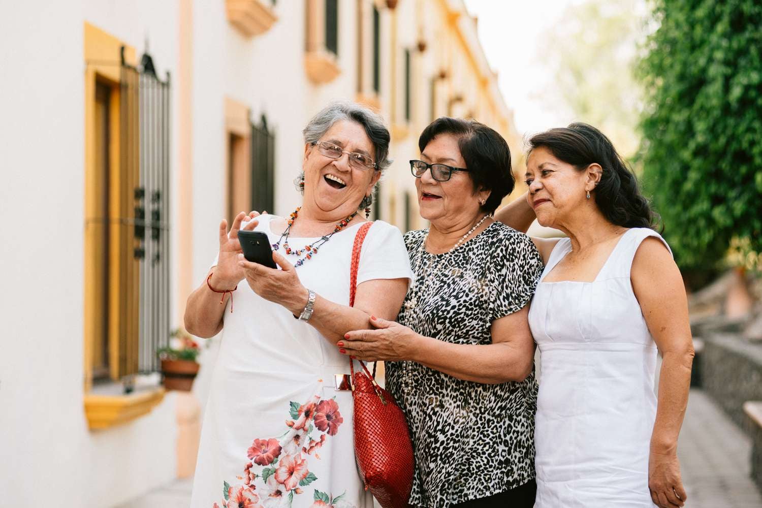 Dos amigas de 85 años que ya dieron la vuelta al mundo y ahora van por Asia