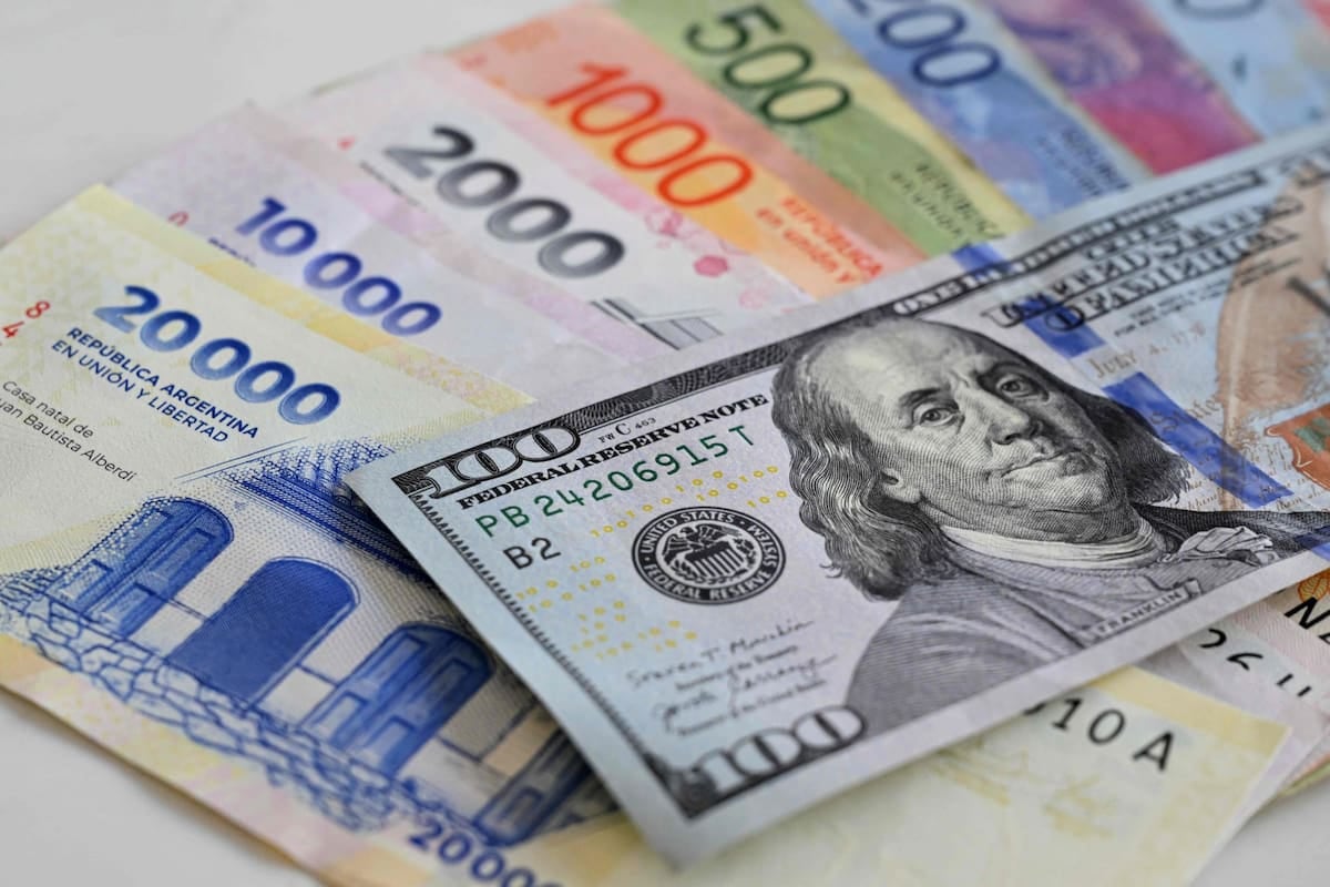 Argentina se abarató en dólares, pero la ropa y los restaurantes siguen siendo los más caros de la región