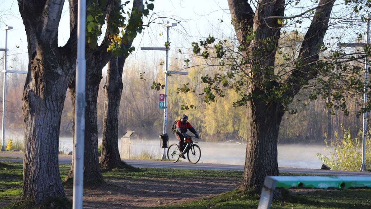Sábado para quedarse bajo la frazada en Neuquén: la noche se viene con viento y 3 grados