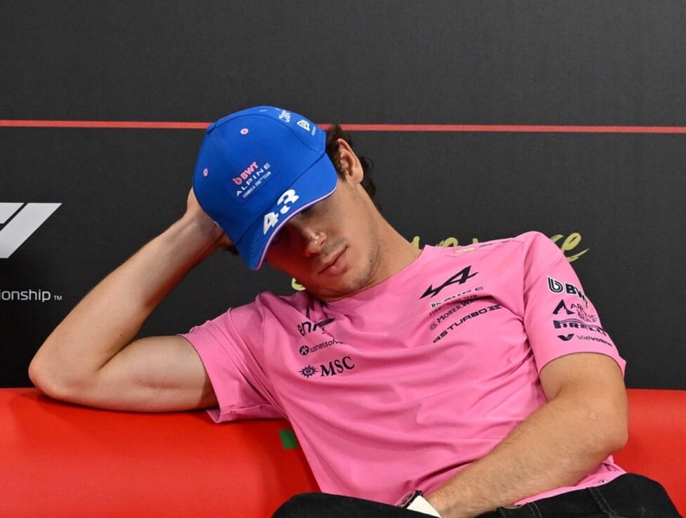 Colapinto, a boxes antes de tiempo: largará 16° en Singapur y le ganó la batería al Alpine