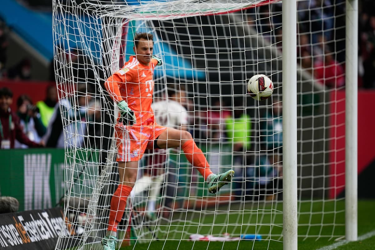 Neuer, del quirófano al ridículo: Bayern regaló dos puntos en Augsburgo y la punta queda en Dortmund
