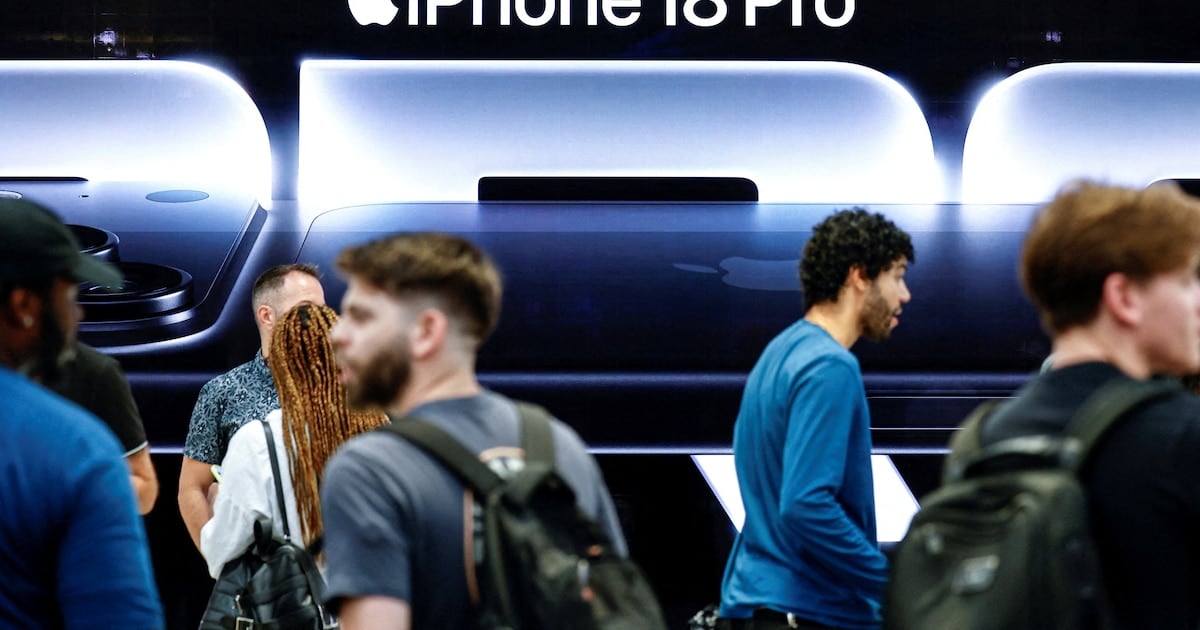 El precio de la inteligencia artificial: la memoria que alimenta los servidores de IA encarece el iPhone 18 Pro y le quita ventas a Apple