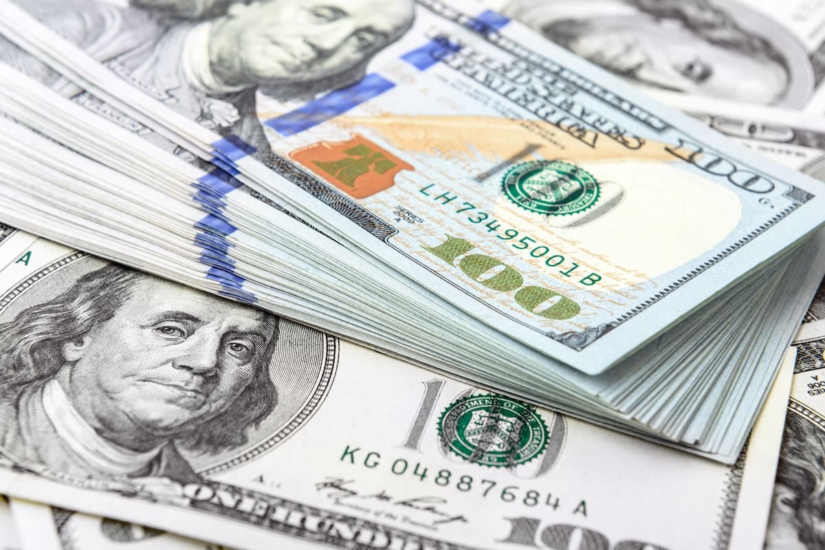 El dólar retoma la rueda tras el feriado sin movimientos y se sostiene en torno a los $1.535 en el Banco Nación