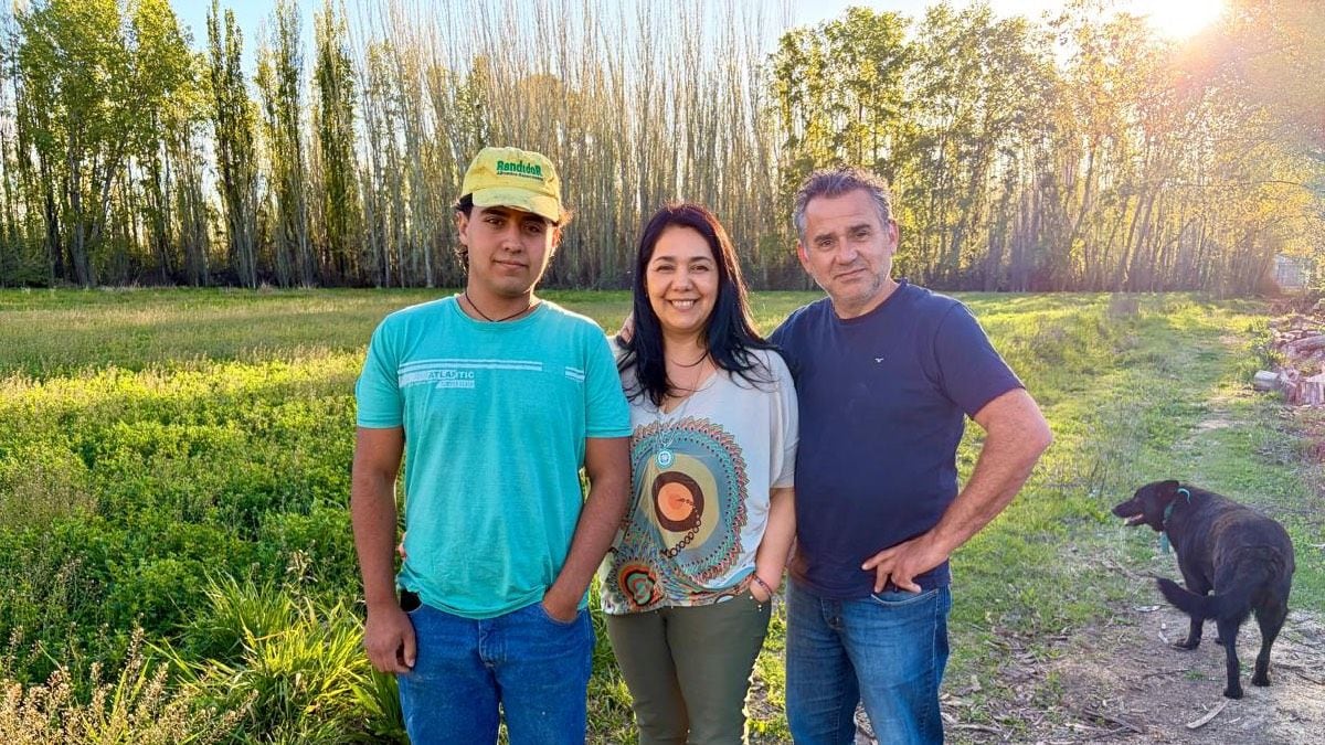 Volver a la tierra cuando la tierra ya no da: la historia de Silvana y Jorge, que sostienen su chacra con el sueldo