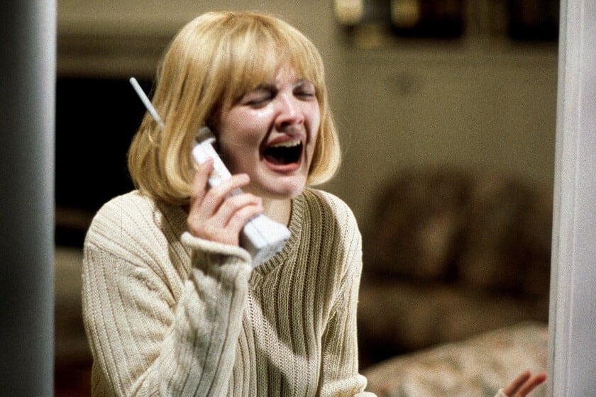 La picardía de Wes Craven: así le robó lágrimas de verdad a Drew Barrymore en la escena más recordada de Scream