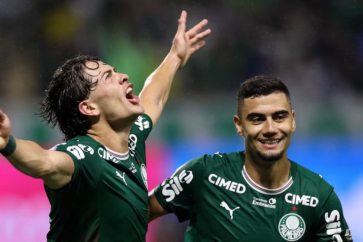 Giay se destapó con un doblete en el clásico paulista y Seedorf se calza el buzo de Corinthians