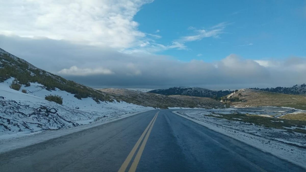 La cordillera neuquina, con los dos pasos abiertos pero con hielo y cadenas obligatorias