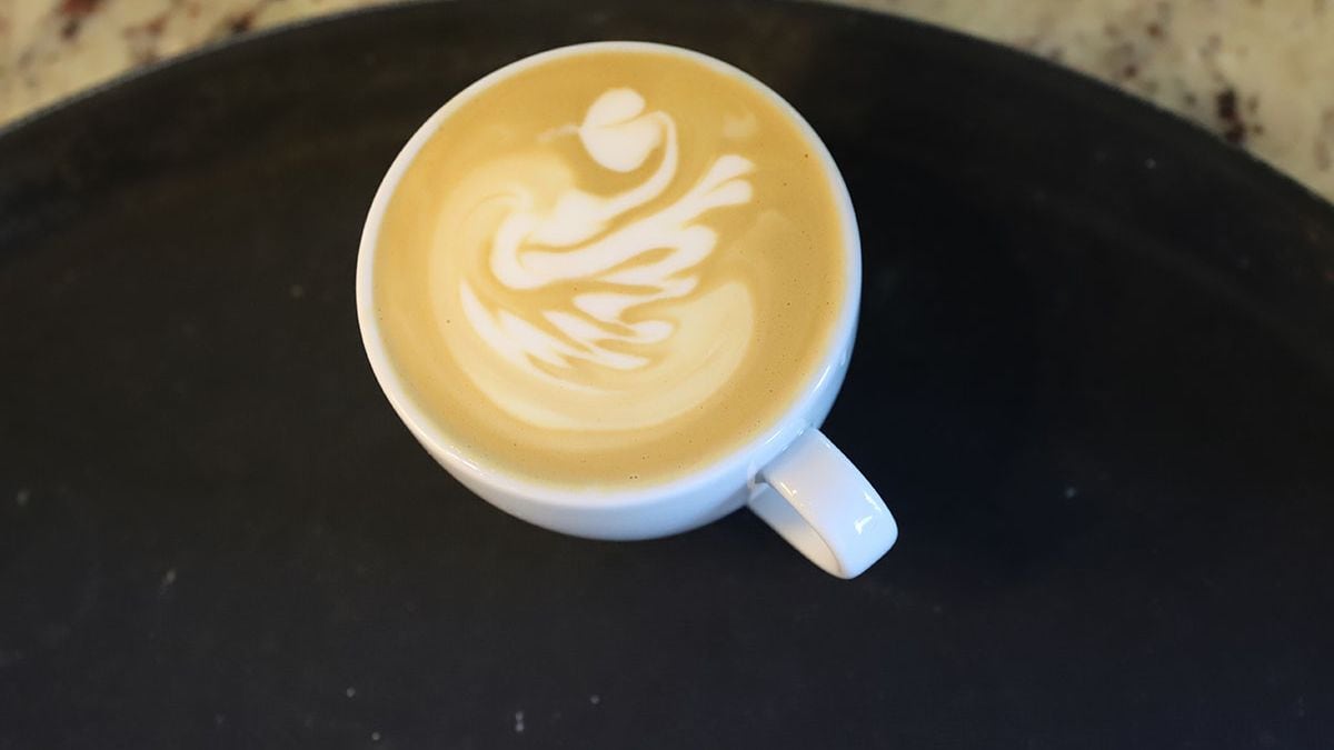 Leche deslactosada con recargo sorpresa: en Neuquén, una cafetera le cobró 1.500 pesos extra por cada taza