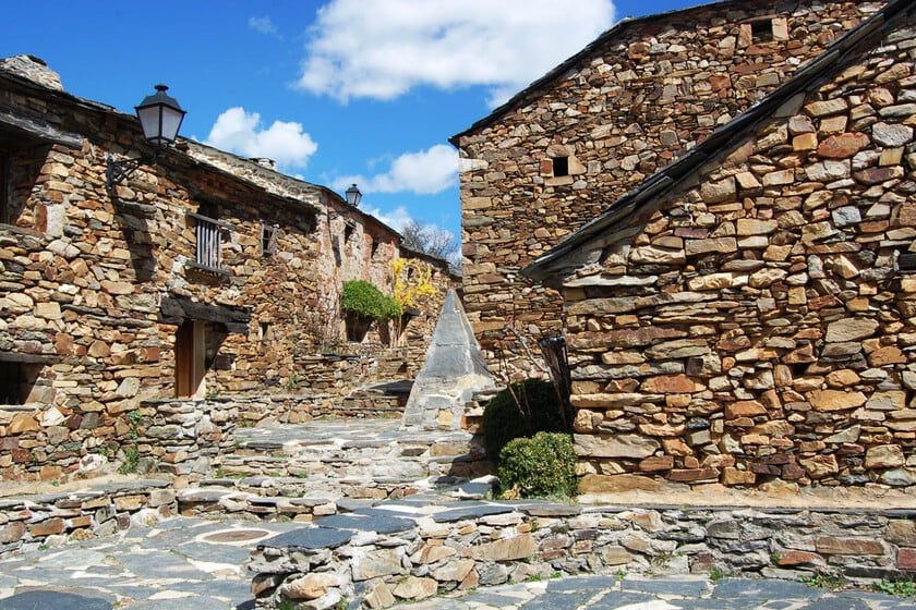 Umbralejo, el pueblo de cuarcita y pizarra que volvió a tener vida en la Sierra Norte de Guadalajara