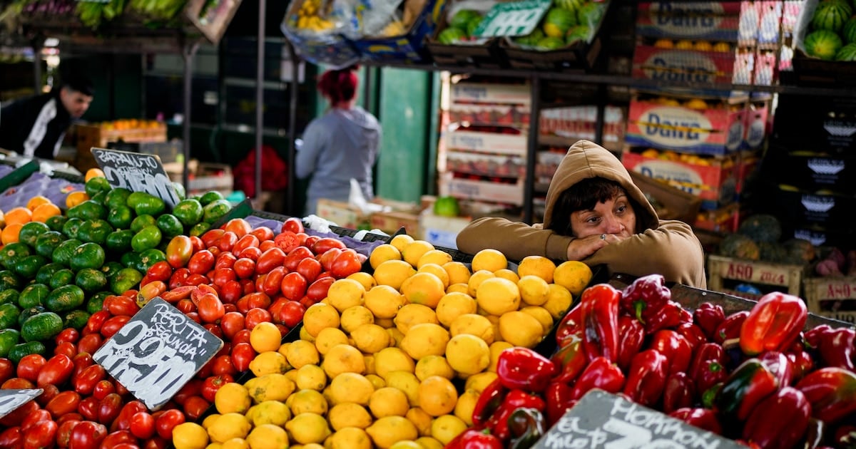 Septiembre dejó una mesa de dos velocidades: el tomate voló 34% y la lechuga cedió 11,5% en las góndolas argentinas