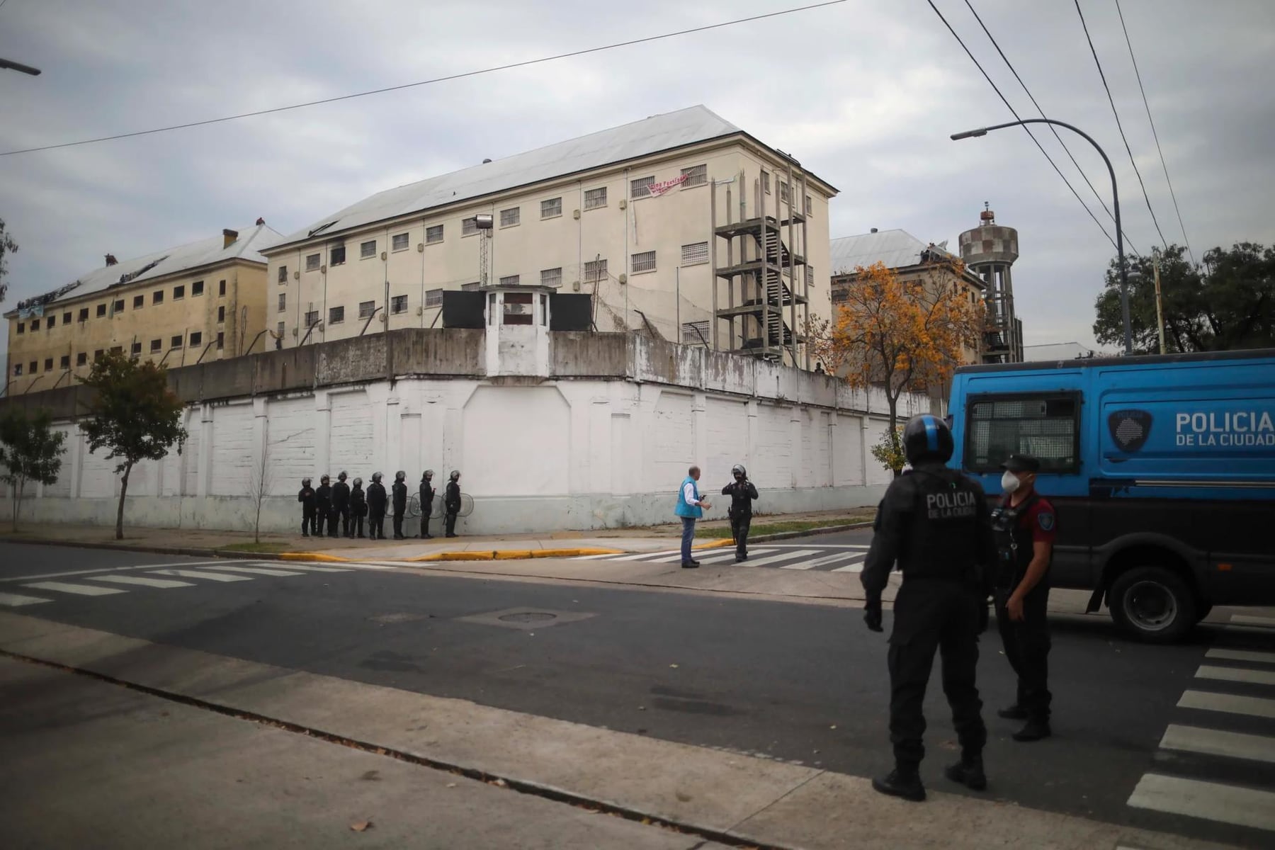 A 13 días del inicio del operativo, más de la mitad de los presos de Devoto ya fueron derivados a Marcos Paz
