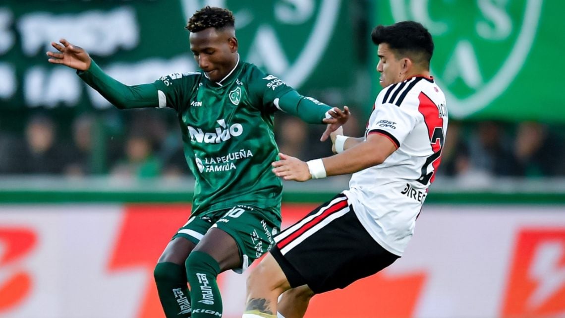 Sarmiento hizo temblar el Monumental del norte y le cortó la ilusión a River en una noche caliente