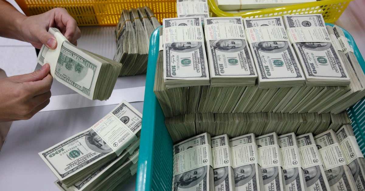 El dólar sostuvo los $1.535 en el Nación y el blue se mantuvo en $1.550, en una rueda sin cambios para el público
