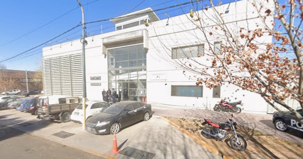 A casi dos semanas de la denuncia, un policía mendocino quedó preso por abusar de una detenida en la comisaría