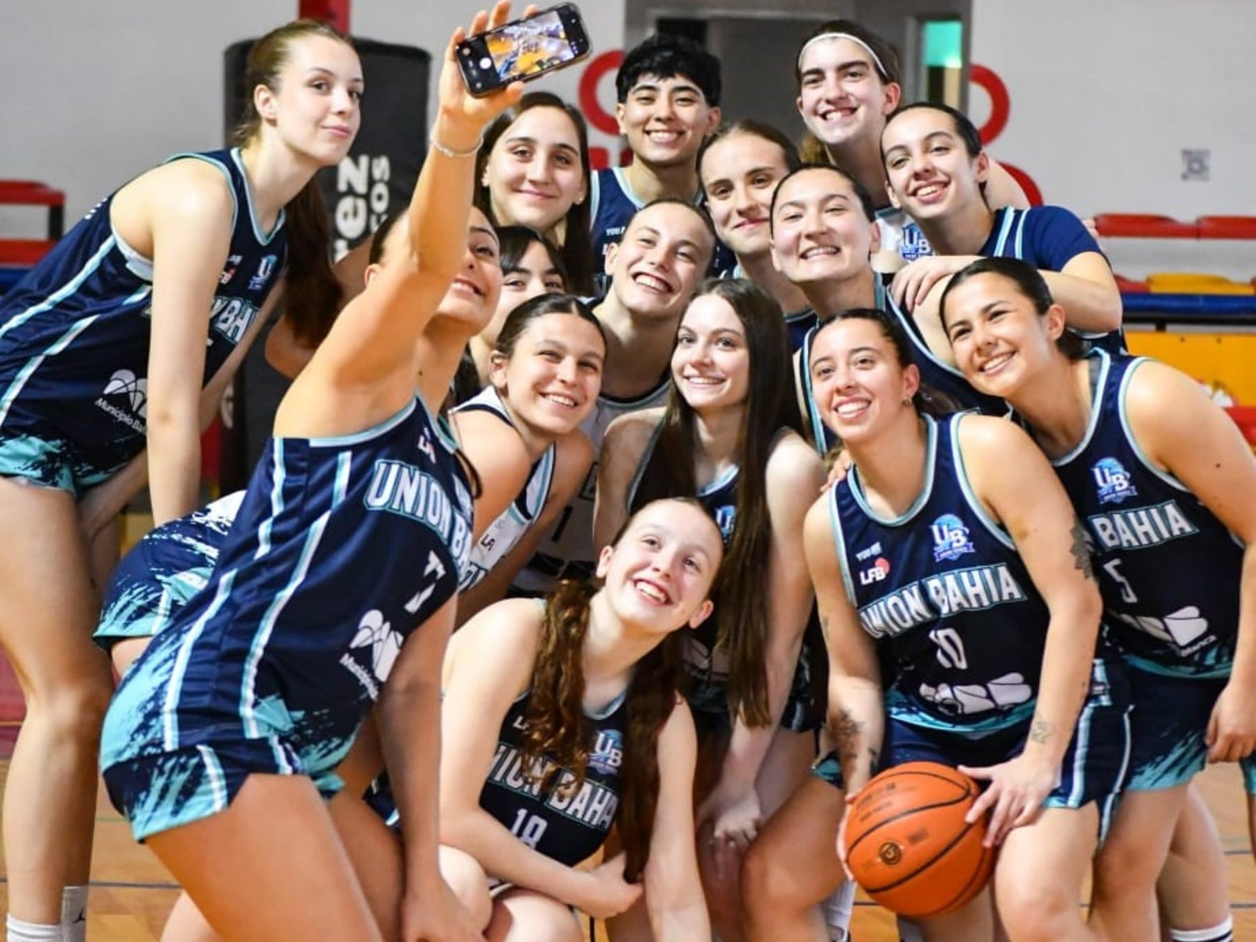 Unión Bahía y el salto que Bahía Blanca esperó: noche de estreno en la Liga Femenina ante Boca