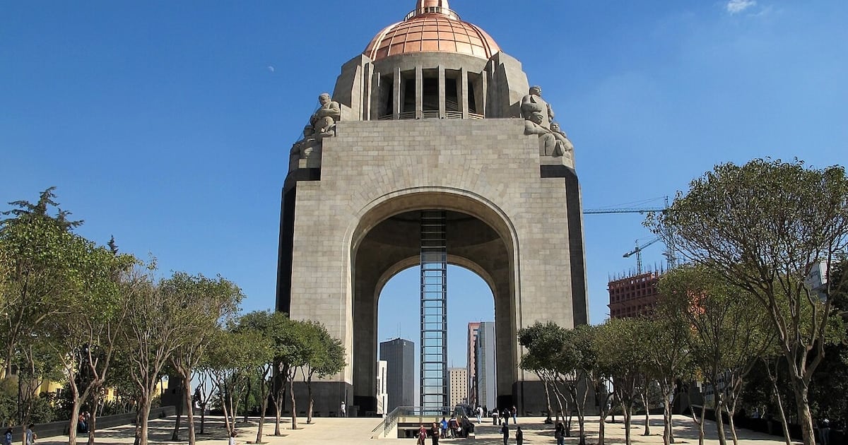 El coloso de 67 metros que la Revolución no quiso pero que el cielo de México terminó adoptando