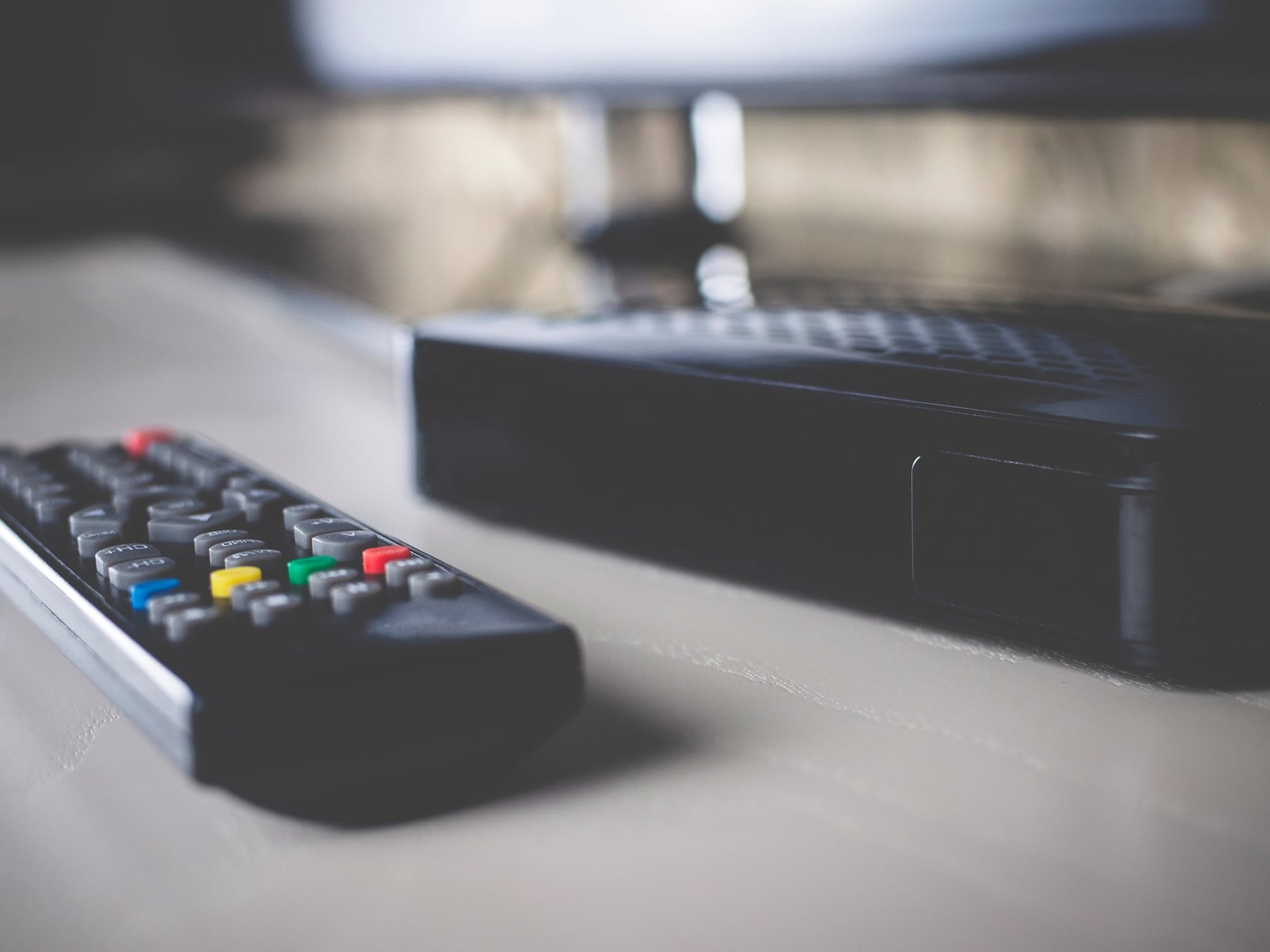 Advierten que una TV box vendida en Chile llega con un firmware alterado que la convierte en una puerta de entrada para ciberataques