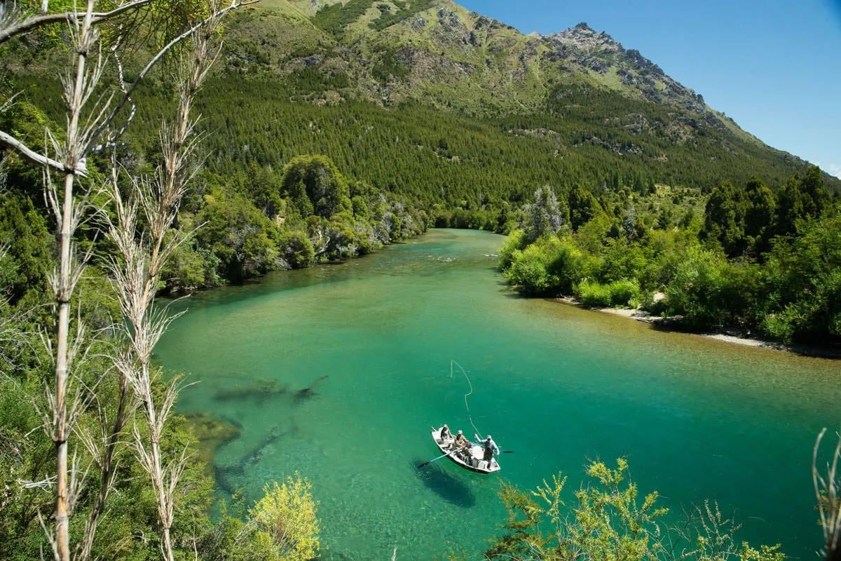 Arrancó la venta de permisos para la temporada de pesca en Neuquén: cuánto sale y quiénes pescan gratis