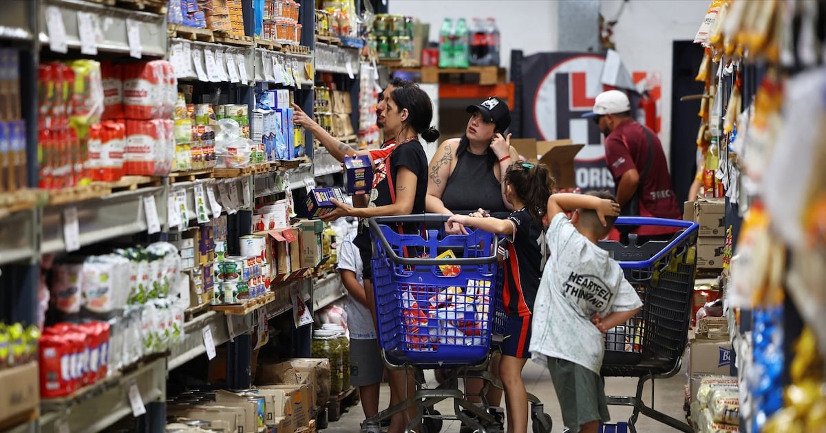 La inflación mensual no encuentra piso y los analistas coinciden en que la dinámica se sostendrá hasta 2027
