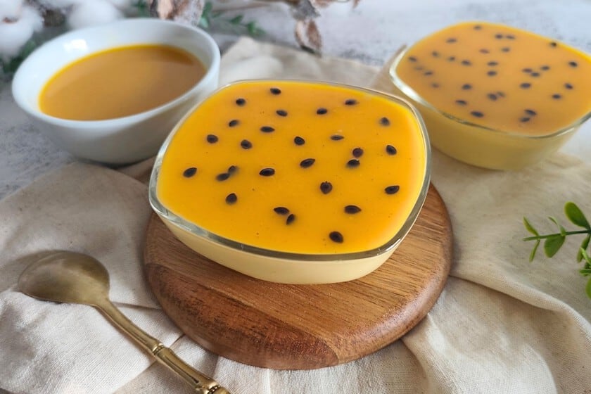 Mousse de maracuyá, una opción fresca para cerrar la comida sin encender el horno